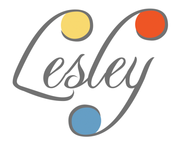Lesley Smitheringale, engaged in art, online classes for kids, online art school for kids